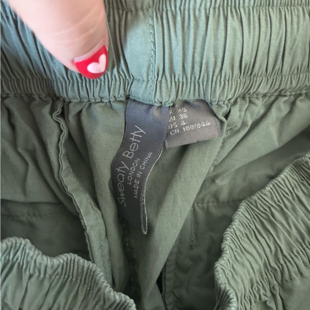 Sweaty Betty Quinn Utility Cargo Jogger Size 4 Olive Green Athleisure - Picture 4 of 7